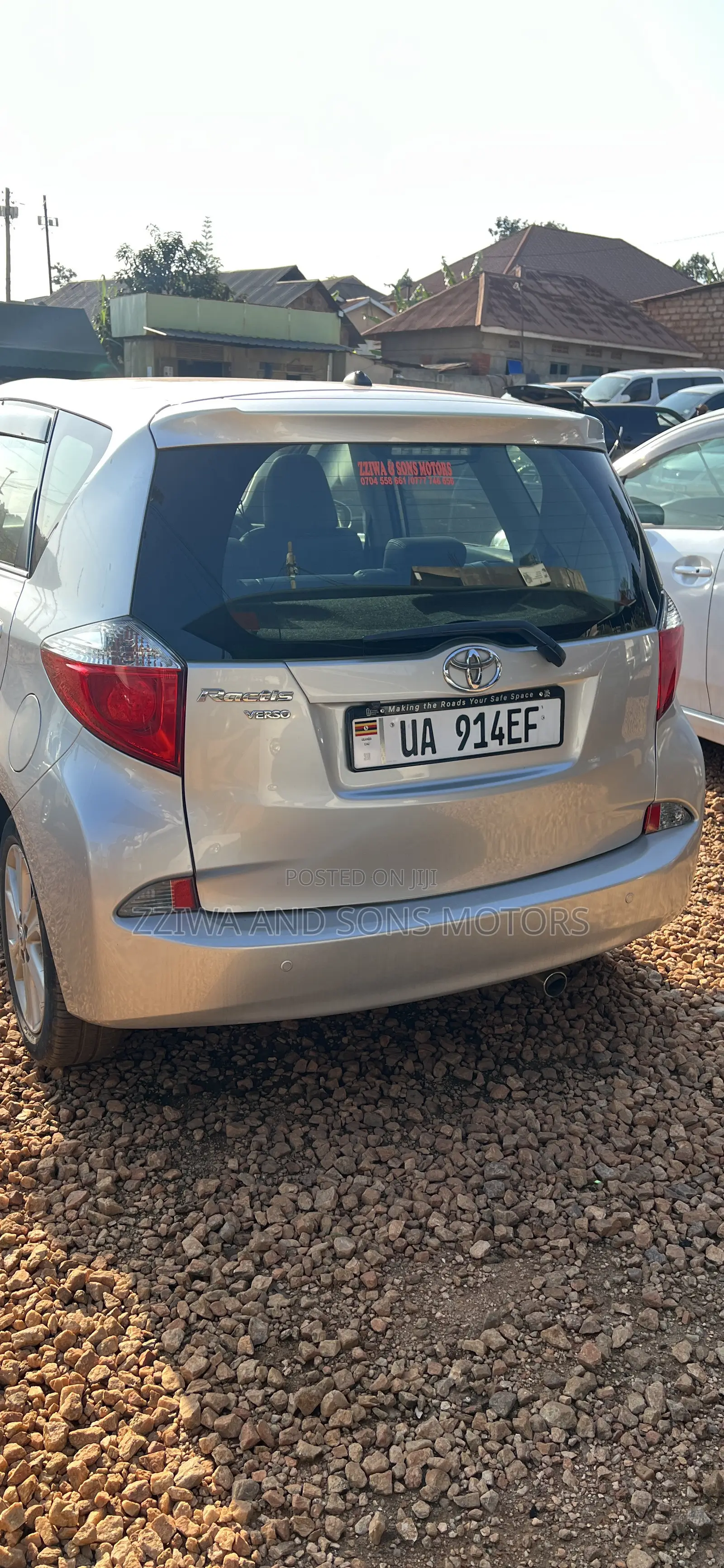Toyota Ractis 1.5 AWD 2013 Silver