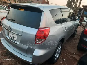 Toyota Vanguard 2010 Silver