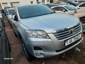 Toyota Vanguard 2010 Silver