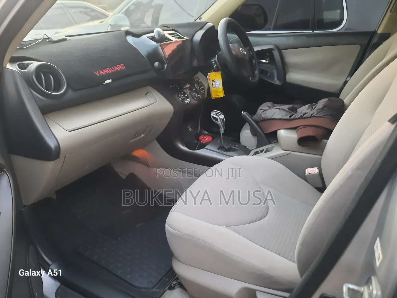 Toyota Vanguard 2010 Silver