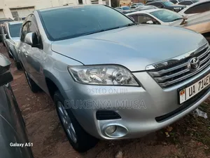 Toyota Vanguard 2010 Silver