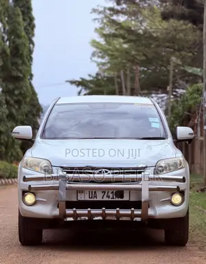 Toyota Vanguard 2011 White
