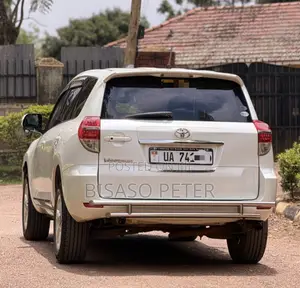 Toyota Vanguard 2011 White