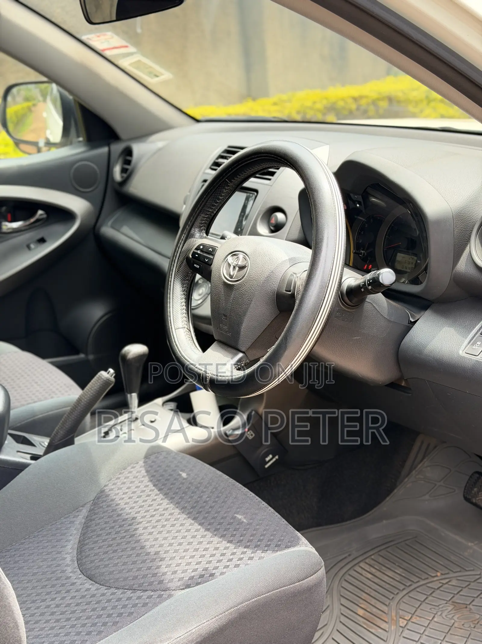 Toyota Vanguard 2011 White