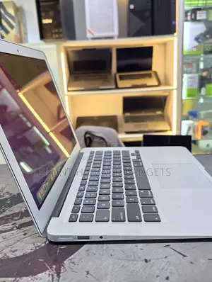 Laptop Apple MacBook Air 2015 8GB Intel Core i7 SSD 256GB