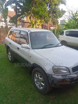 Toyota RAV4 1997 White