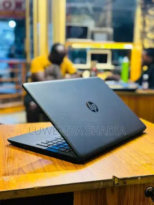 New Laptop HP 14z 8GB Intel Core i5 SSD 256GB