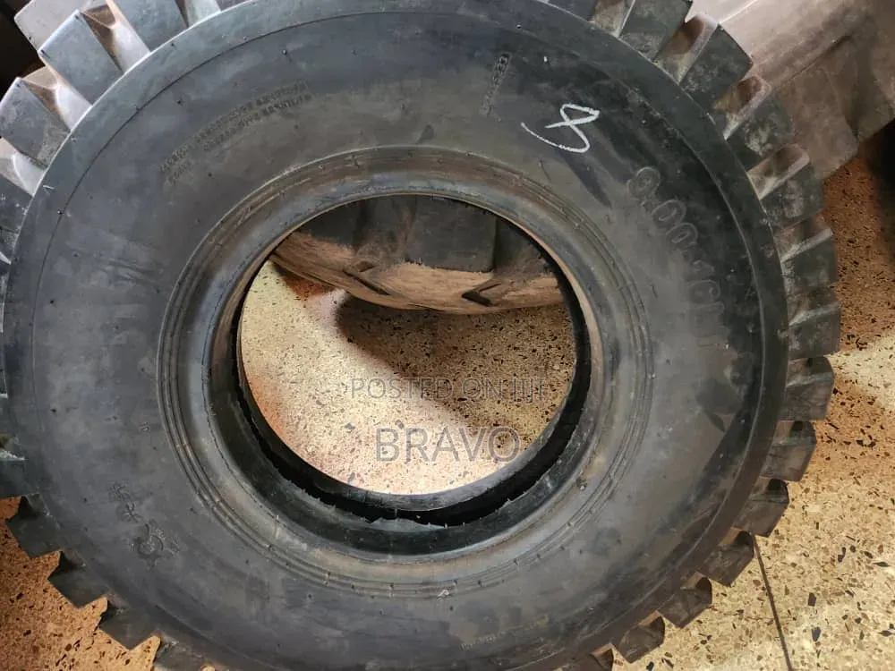 9.00R16 LT Tyres for Graders , Tata.