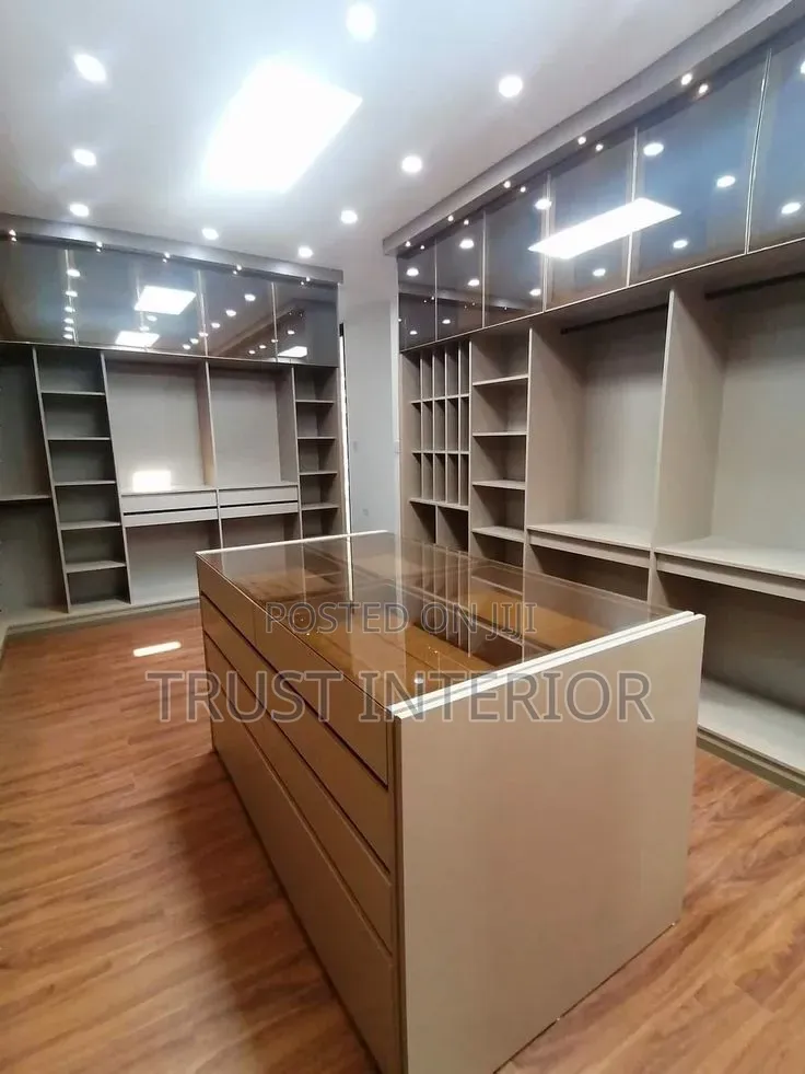 Standard Closets 6689