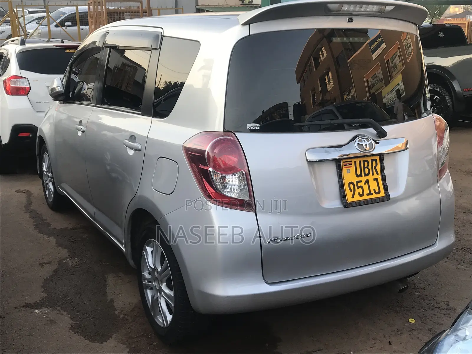 Toyota Ractis 2008 Silver