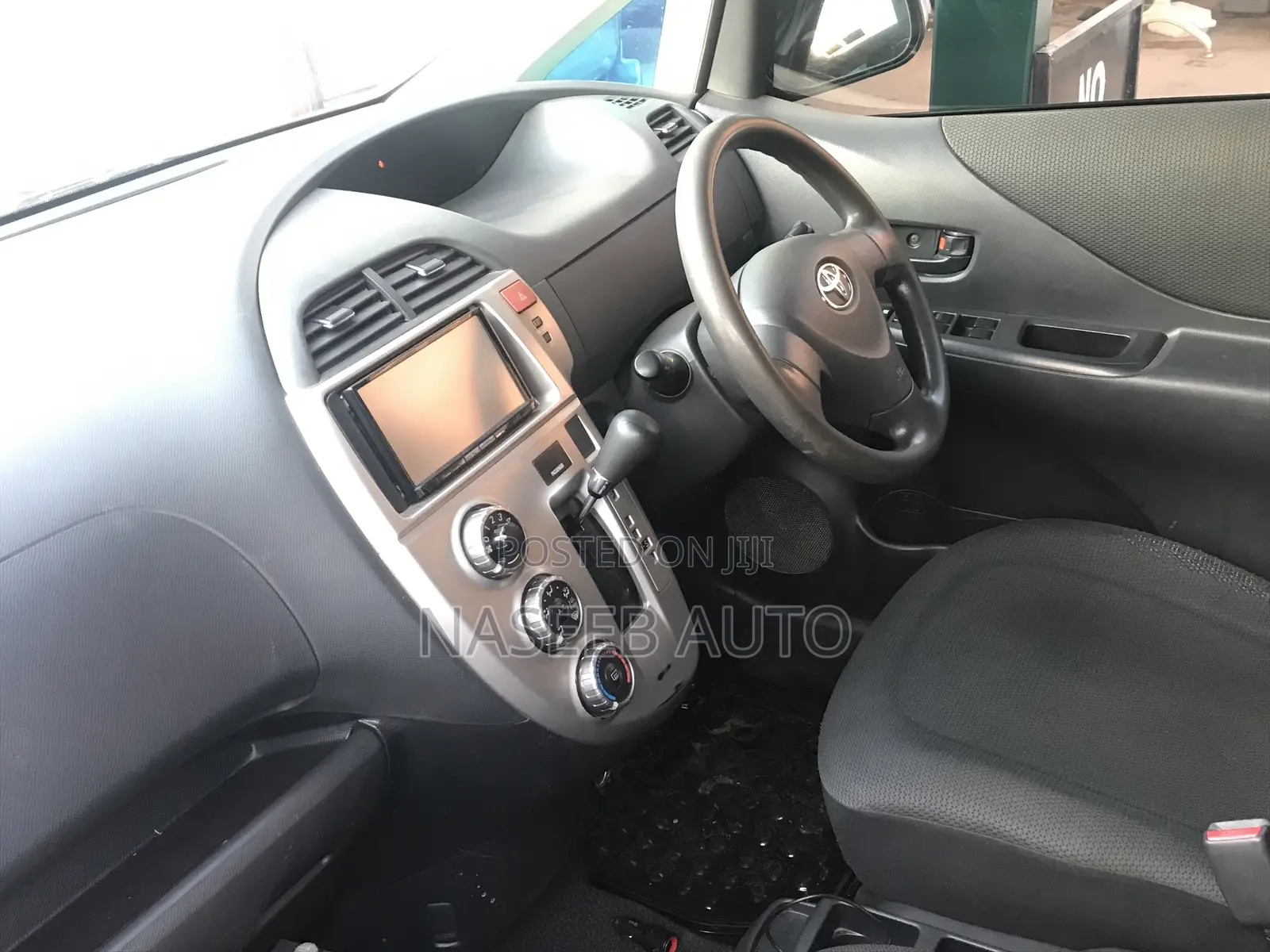 Toyota Ractis 2008 Silver