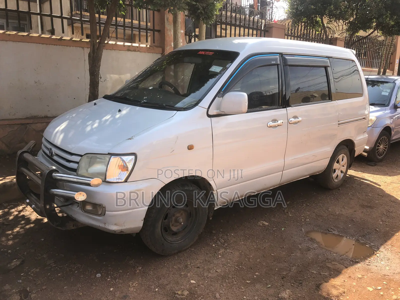 Toyota Noah 2001 White