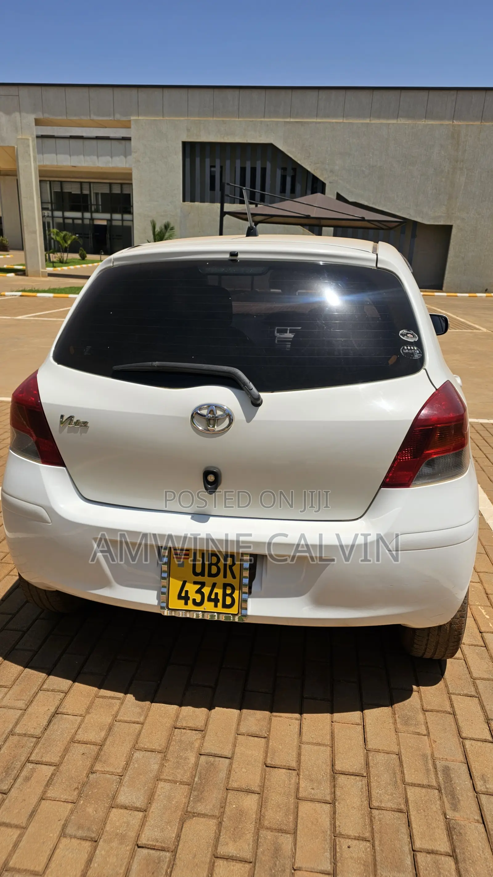 Toyota Vitz 2010 White