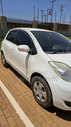 Toyota Vitz 2010 White