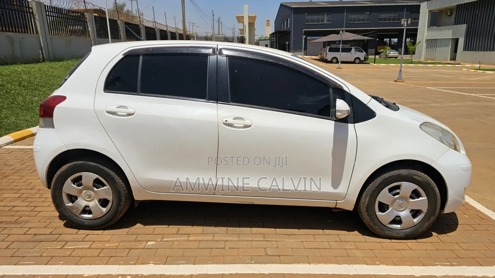 Toyota Vitz 2010 White