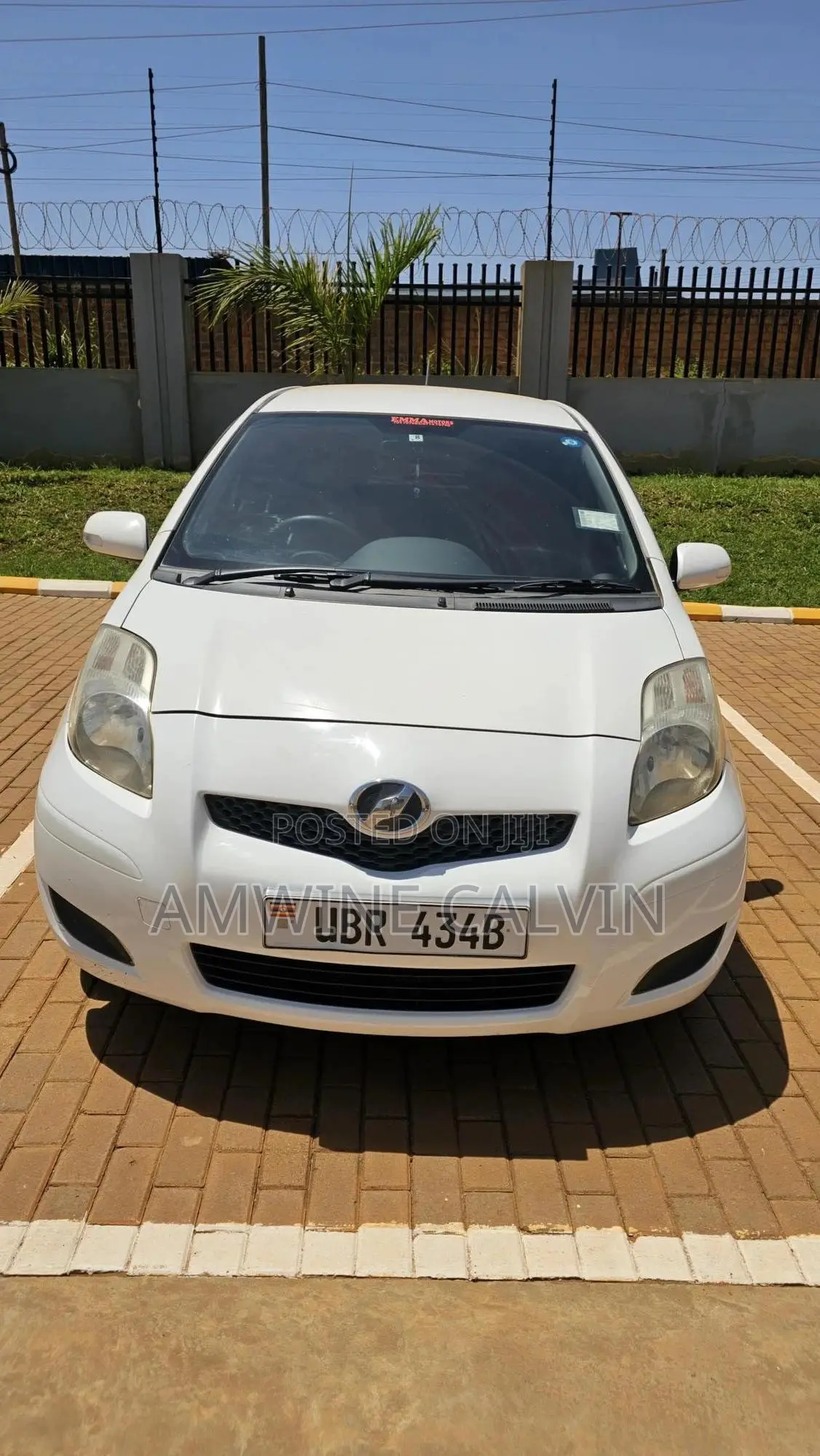 Toyota Vitz 2010 White