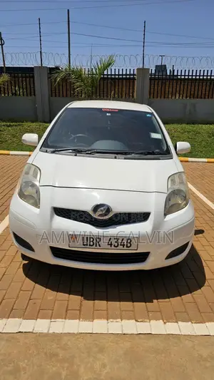 Toyota Vitz 2010 White