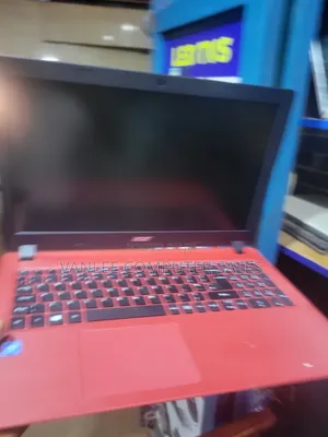 Laptop Acer TravelMate B113 4GB Intel Celeron HDD+SSD 250GB