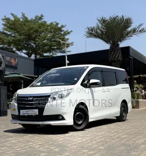 Toyota Noah 2.0 FWD (8 Seater) 2017 White