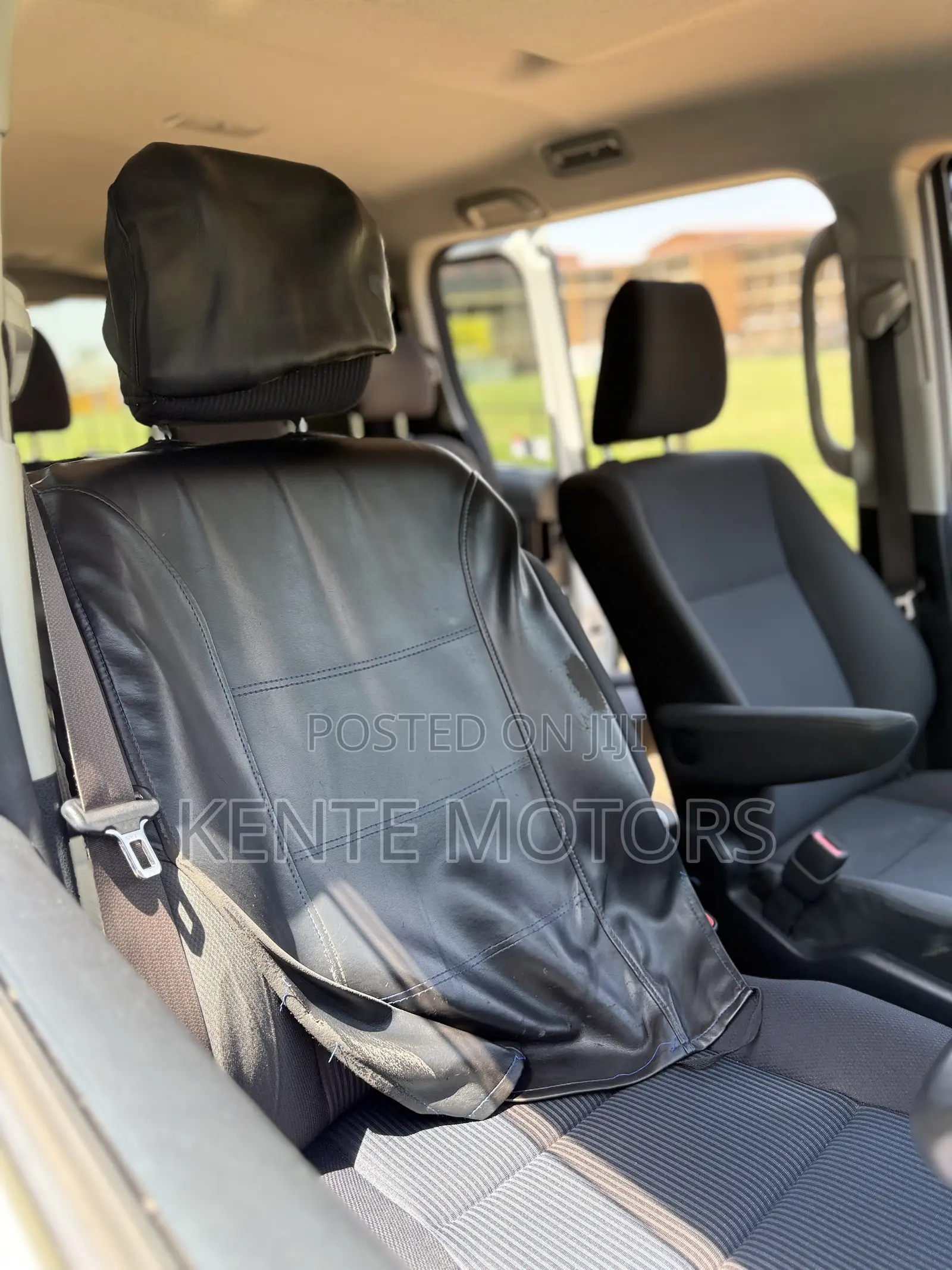 Toyota Noah 2.0 FWD (8 Seater) 2017 White