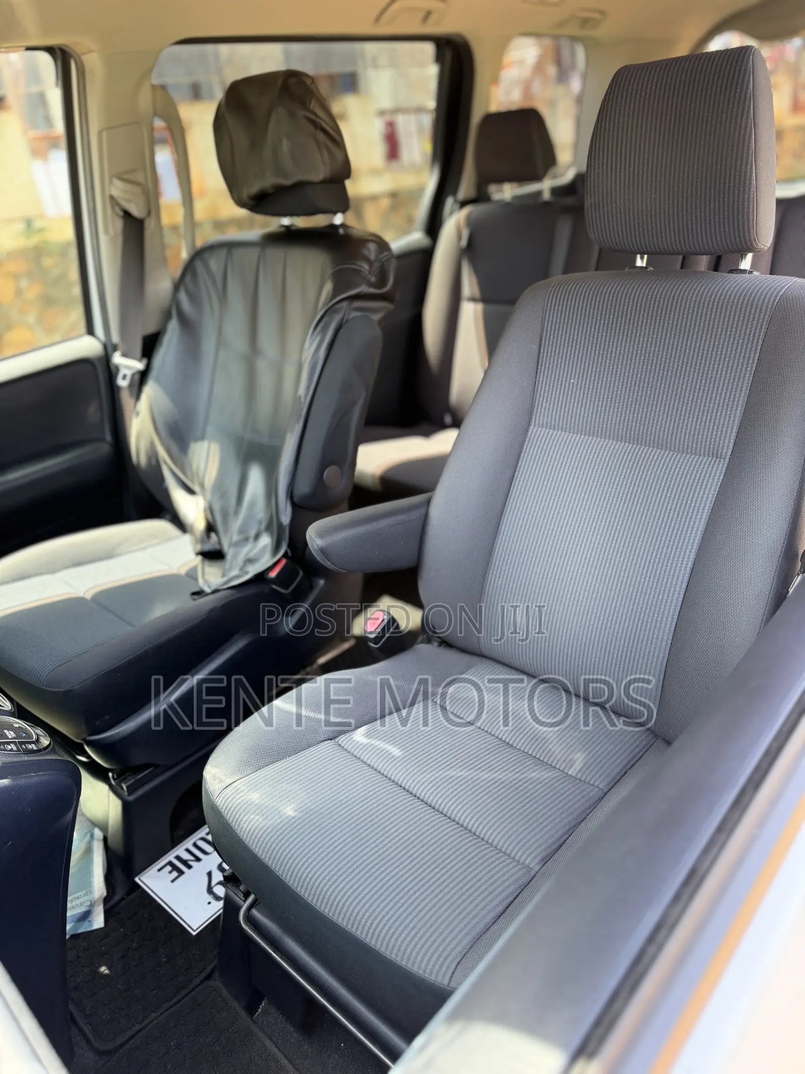Toyota Noah 2.0 FWD (8 Seater) 2017 White
