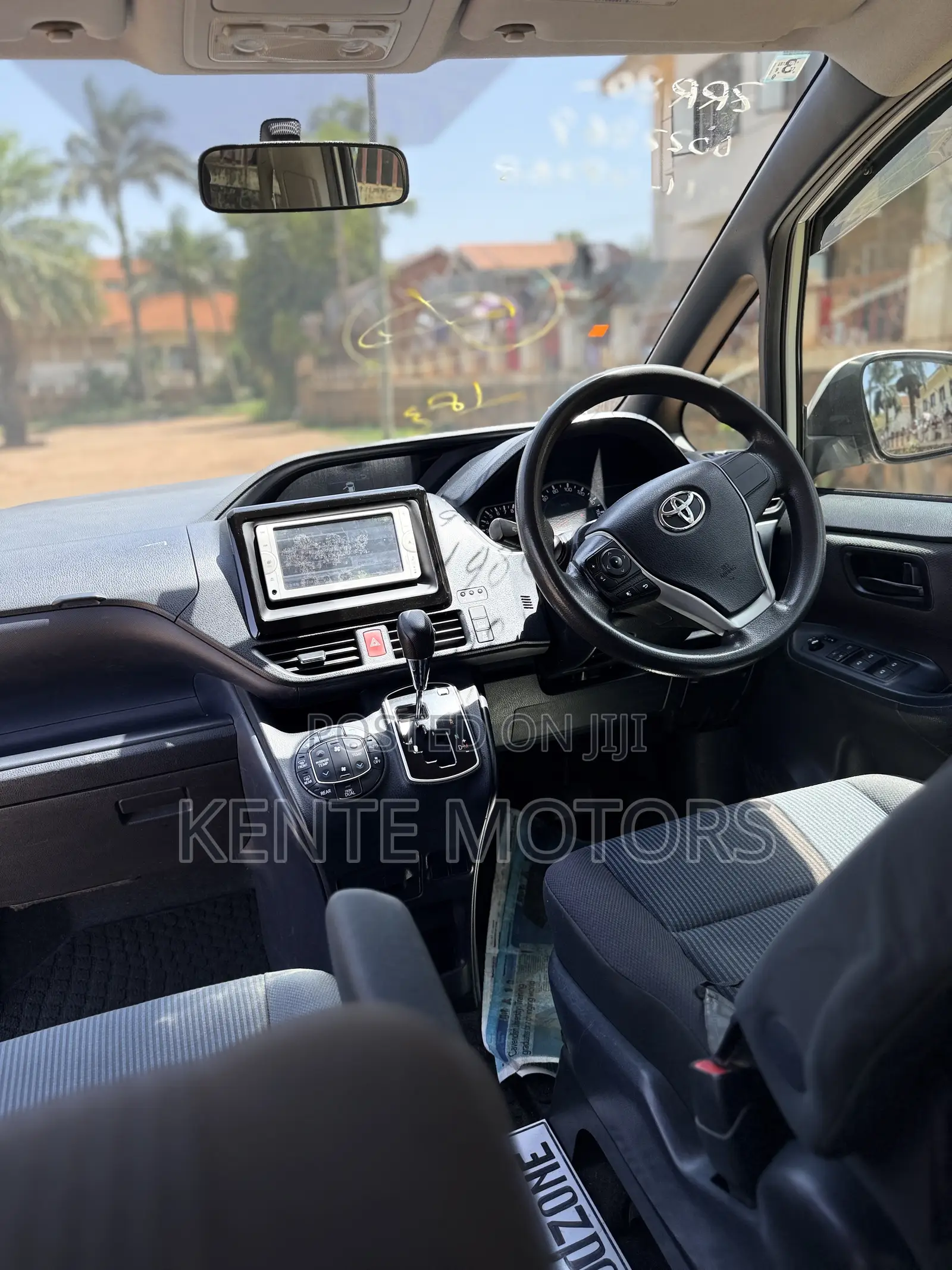 Toyota Noah 2.0 FWD (8 Seater) 2017 White