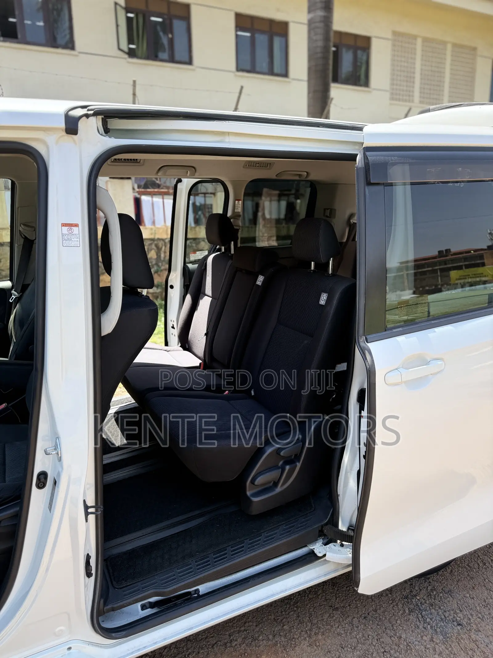 Toyota Noah 2.0 FWD (8 Seater) 2017 White
