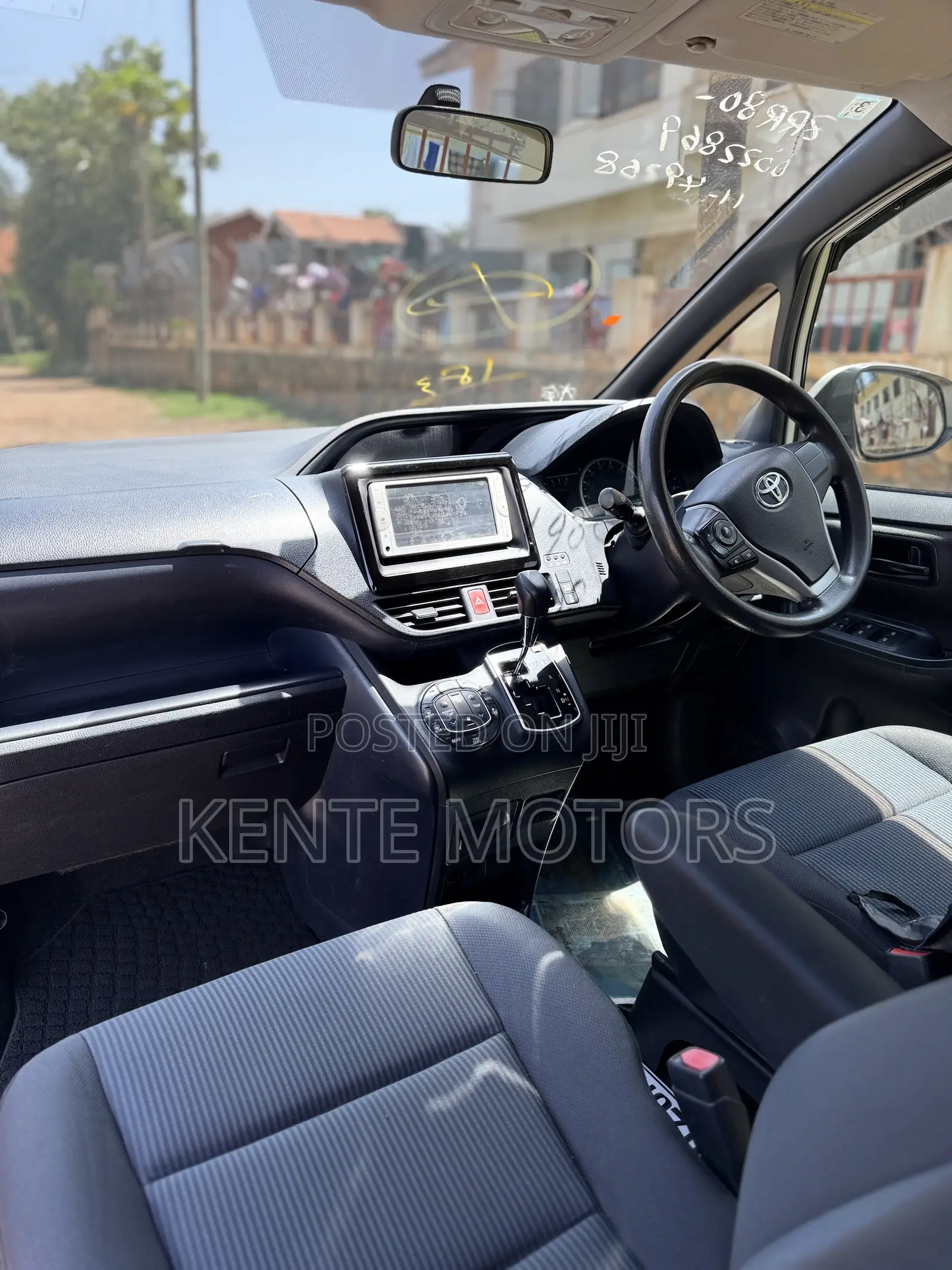 Toyota Noah 2.0 FWD (8 Seater) 2017 White