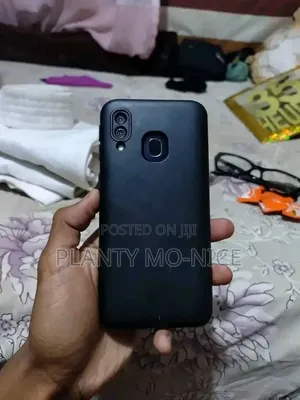 Samsung Galaxy A40 64 GB Purple