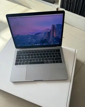 Laptop Apple MacBook Pro 2017 8GB Intel Core i5 SSD 256GB