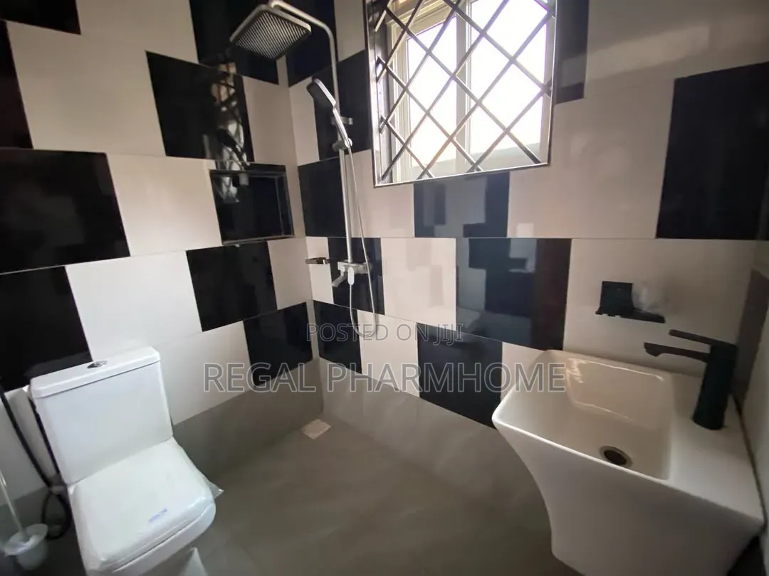 4bdrm Bungalow in Muyenga, Central Division for rent