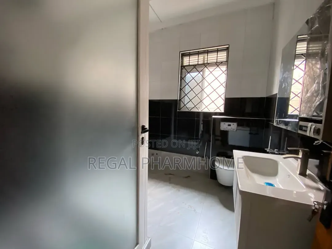 4bdrm Bungalow in Muyenga, Central Division for rent
