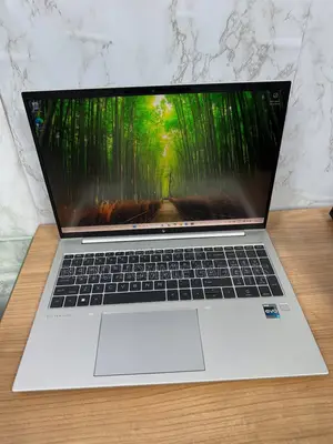 Laptop HP EliteBook 860 G9 8GB Intel Core i7 SSD 256GB