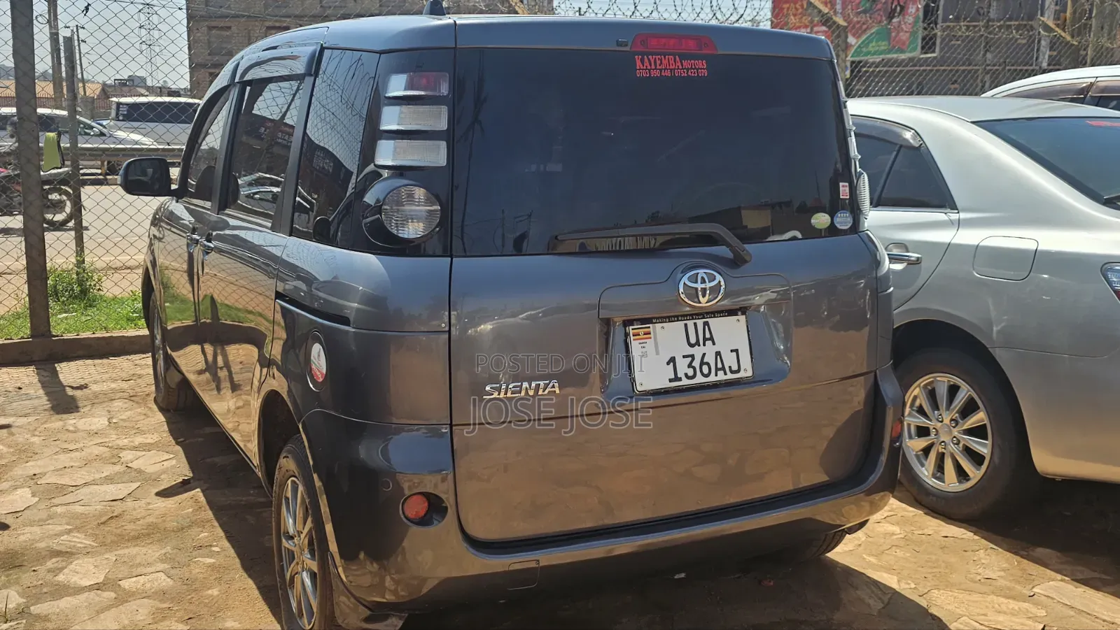 Toyota Sienta 2010 Gray