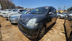 Toyota Sienta 2010 Gray