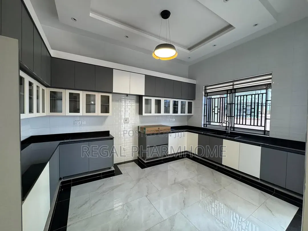 4bdrm Bungalow in Kiwatule, Central Division for rent