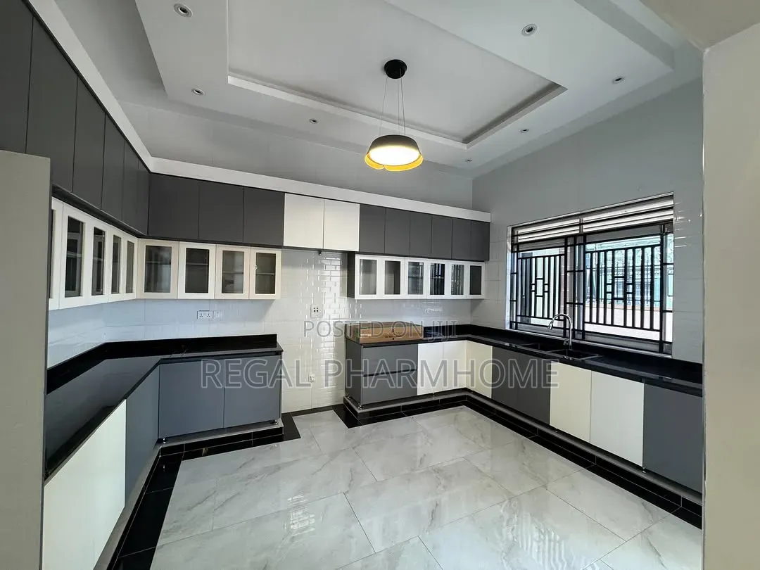 4bdrm Bungalow in Kiwatule, Central Division for rent