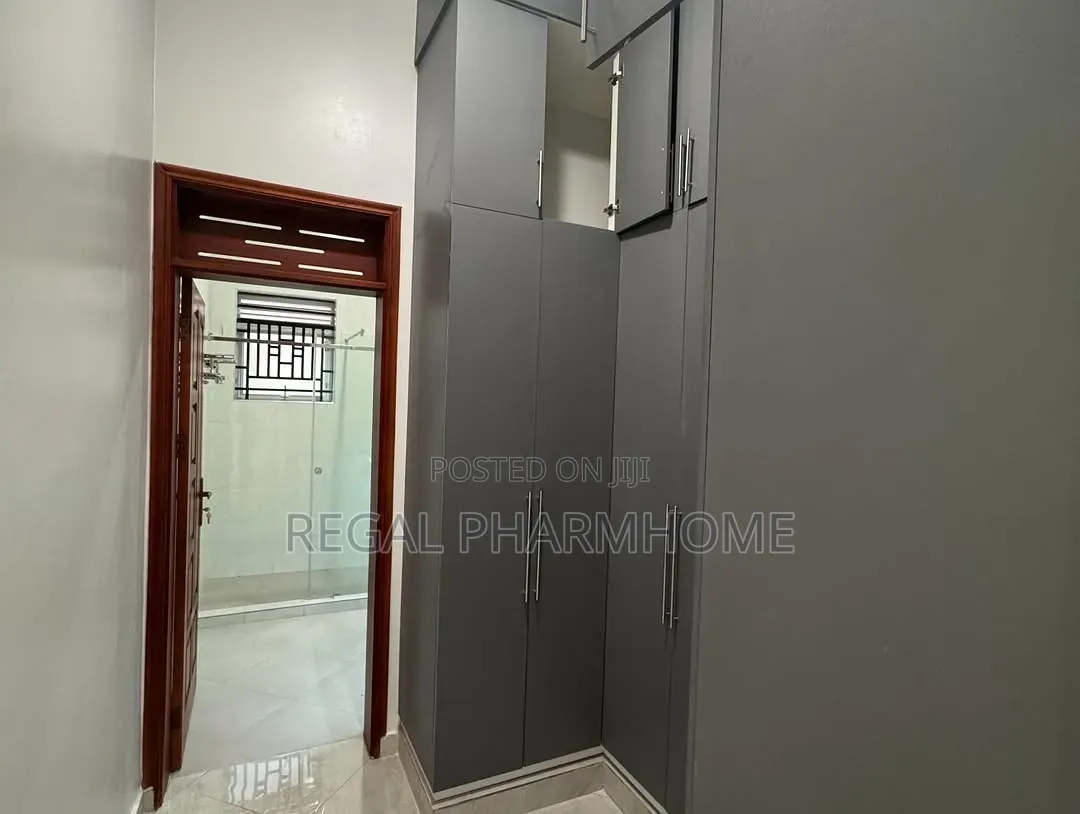 4bdrm Bungalow in Kiwatule, Central Division for rent