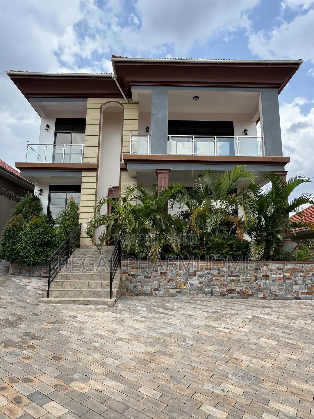 4bdrm Duplex in Mutungo, Central Division for rent