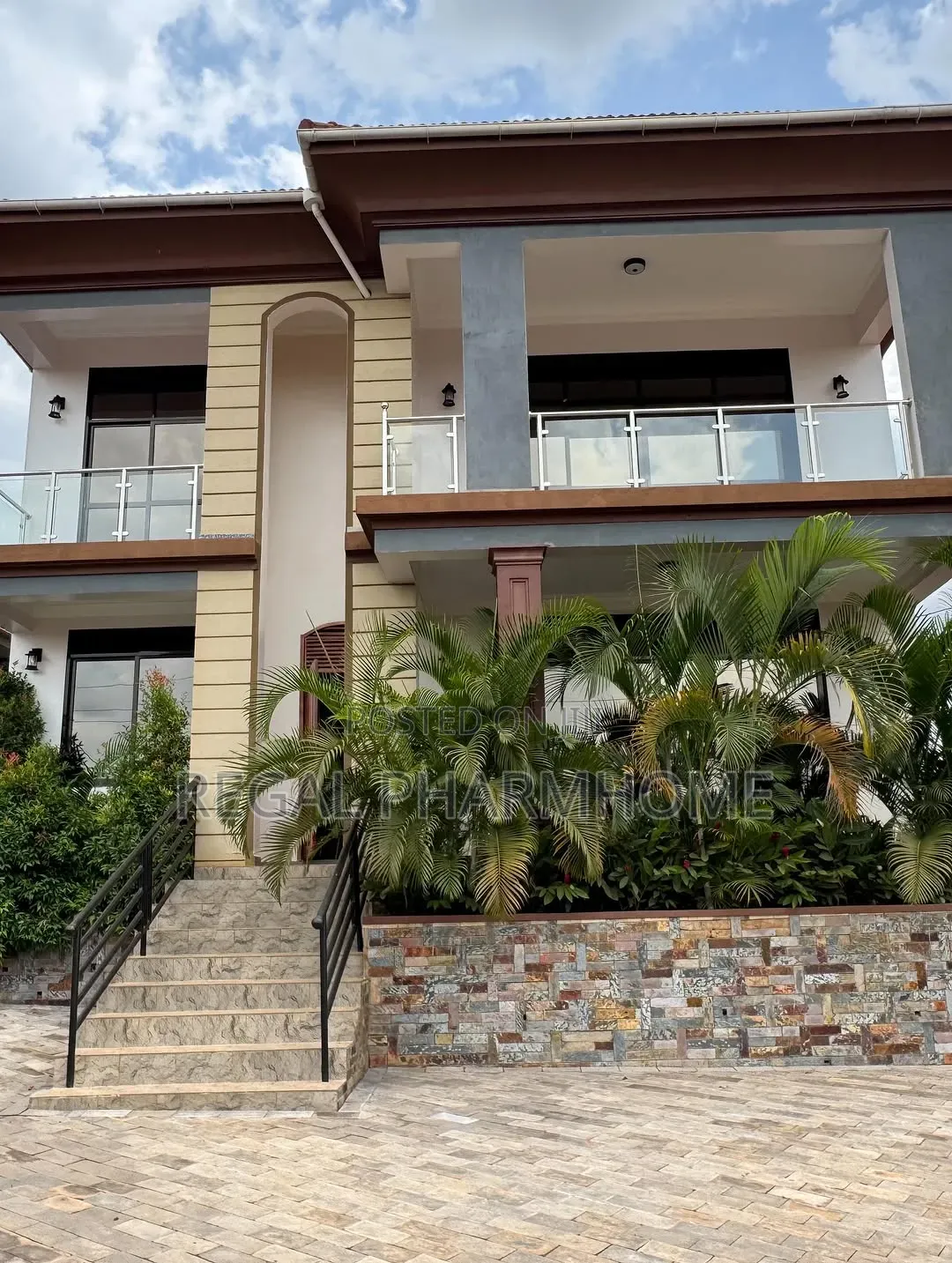 4bdrm Duplex in Mutungo, Central Division for rent