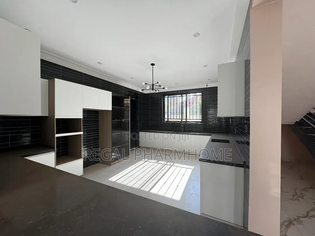 4bdrm Duplex in Bugolobi, Central Division for rent