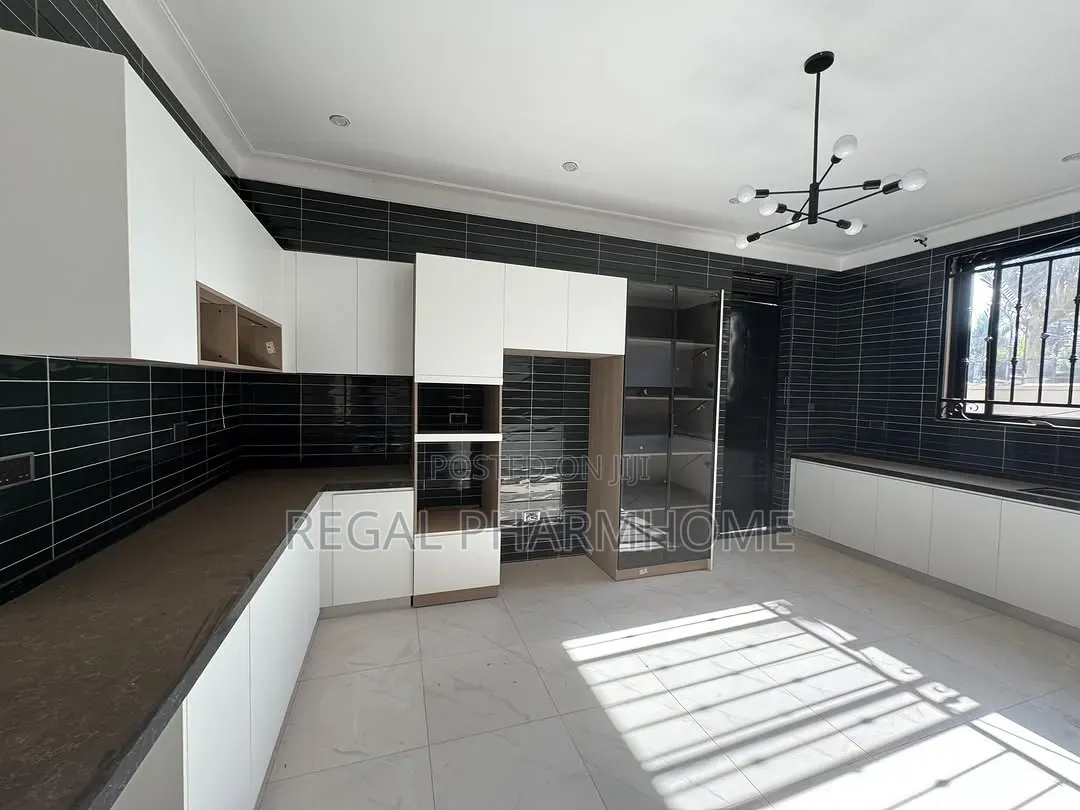 4bdrm Duplex in Bugolobi, Central Division for rent