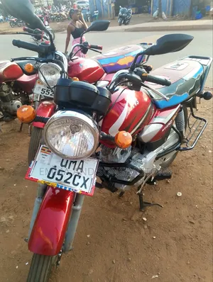 TVS HLX 125 2025 Red