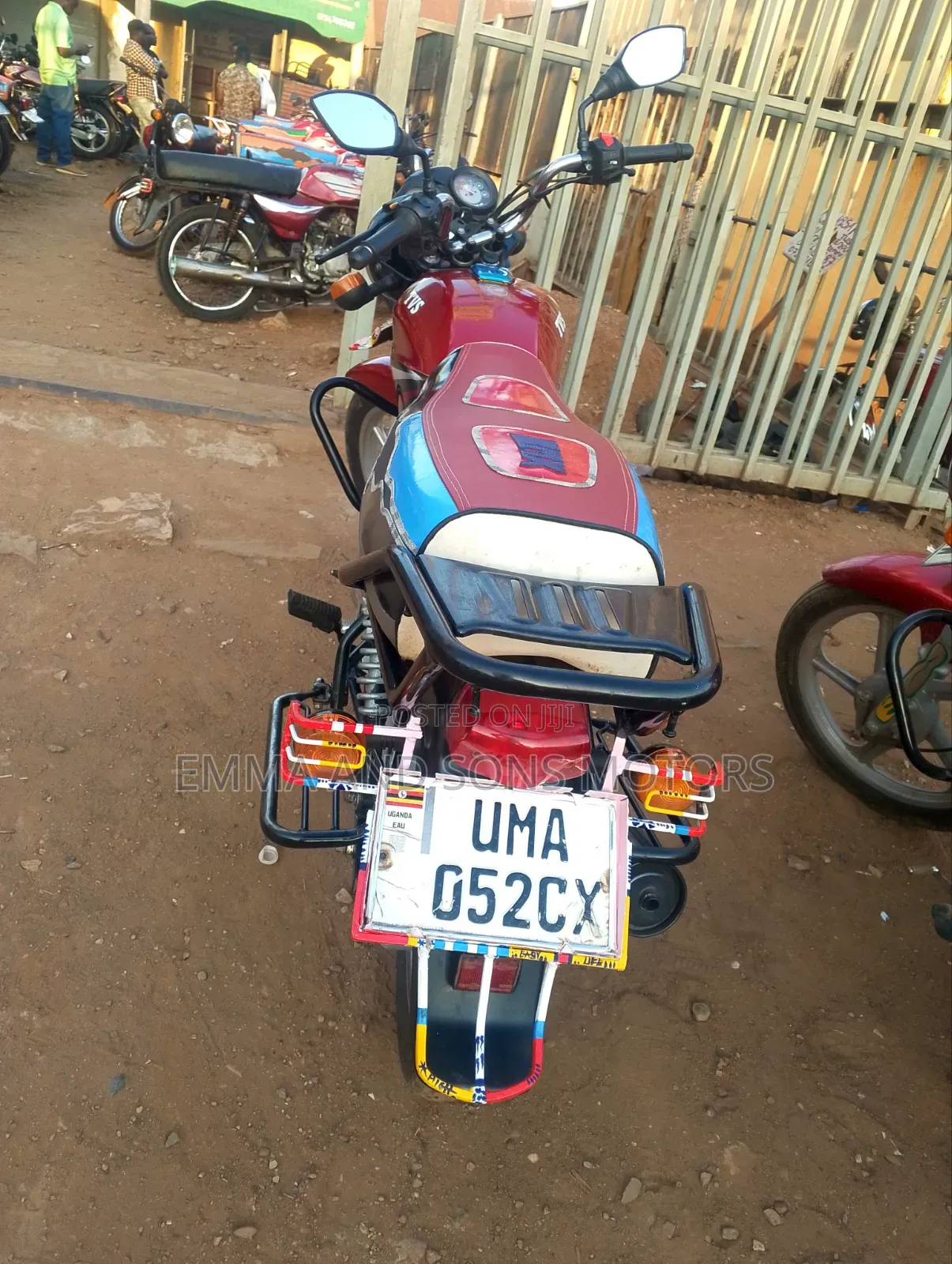 TVS HLX 125 2025 Red