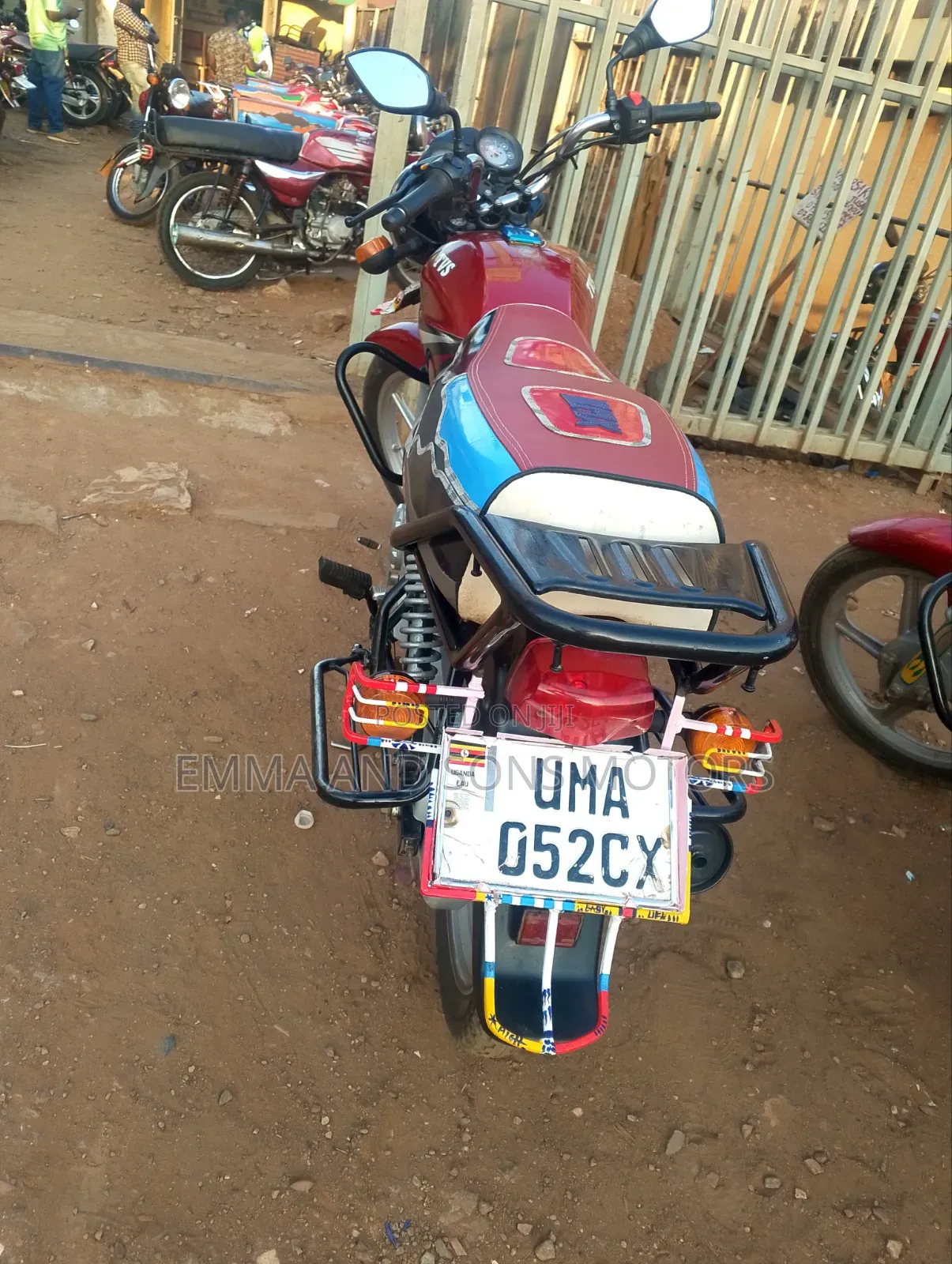 TVS HLX 125 2025 Red