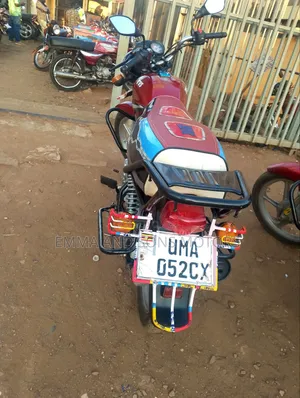 TVS HLX 125 2025 Red