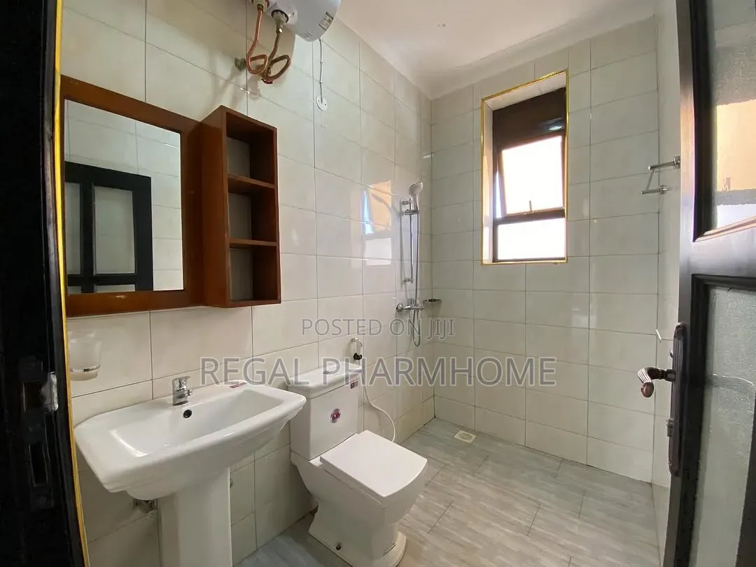 3bdrm Apartment in Mutungo, Central Division for rent