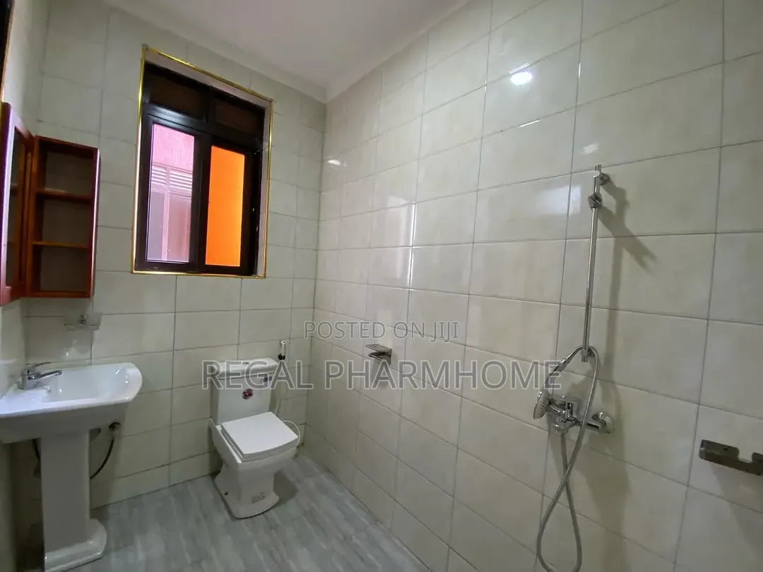 3bdrm Apartment in Mutungo, Central Division for rent