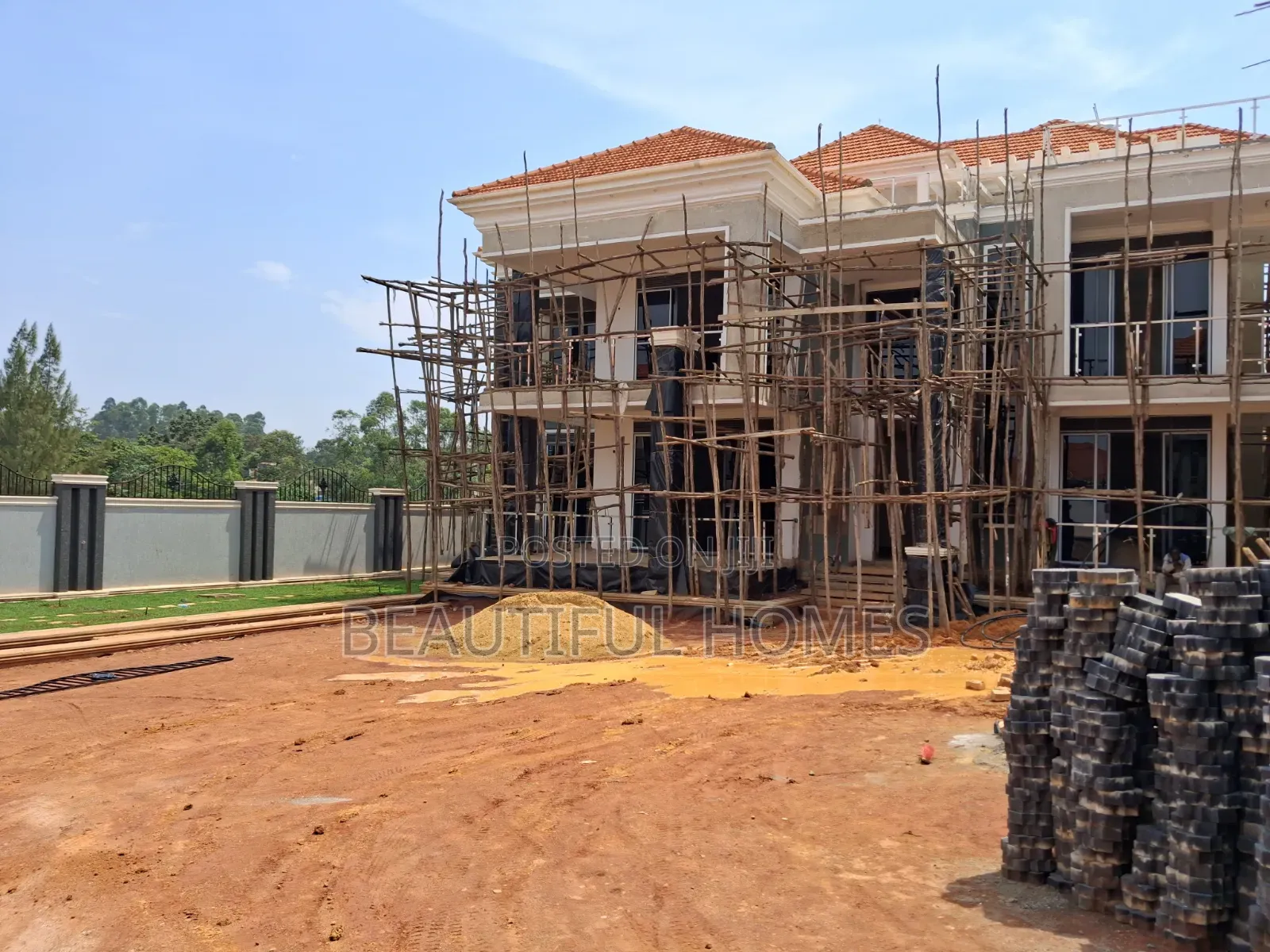 Furnished 7bdrm Mansion in Kira for sale