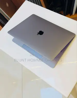 Laptop Apple MacBook Pro 2017 8GB Intel Core i7 SSD 1T